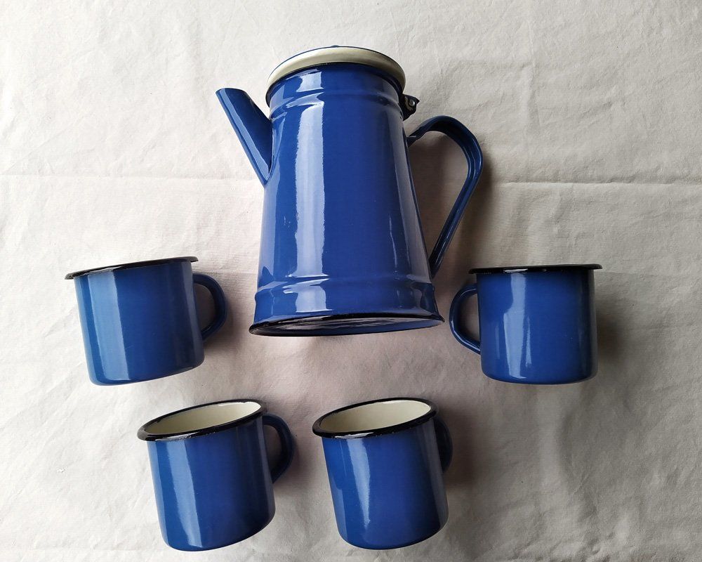 Services de table: Cafetière en émail avec 4 tasses – D'occasion à Morgins par Laurentcorinne 2