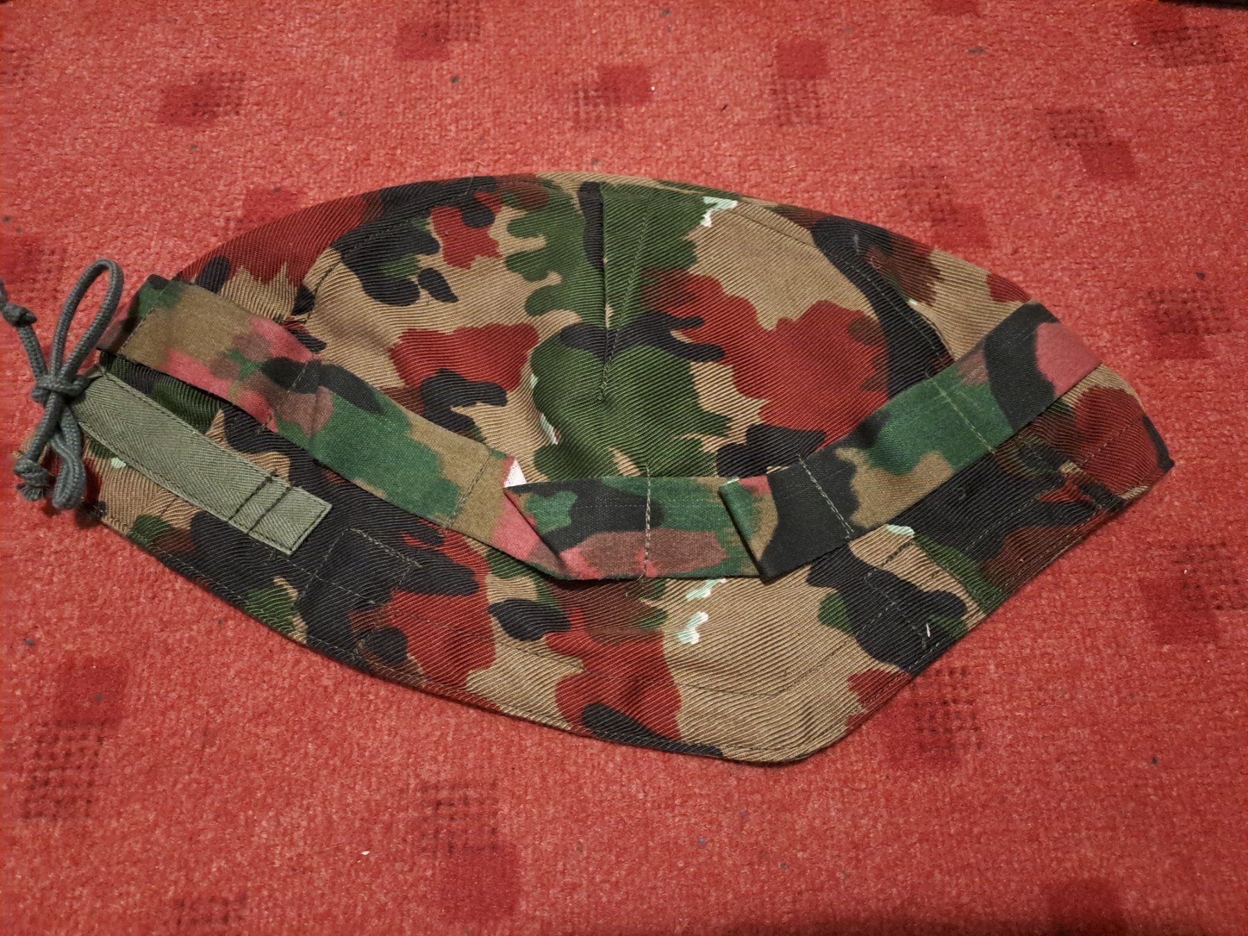 Schweizer Armee Uniformi: 4 - Frucht  Helm Tarnüberzug,  Neuwertig – Usato da St.Gallen venduto da Infanteriewerk