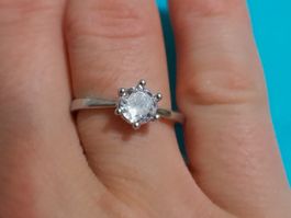 Ring mit Zirkonia, 2g, Große 54-60 (verstellbar)