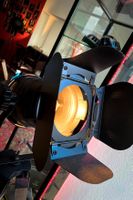 Designer-Stehlampe im Filmstudio-Look
