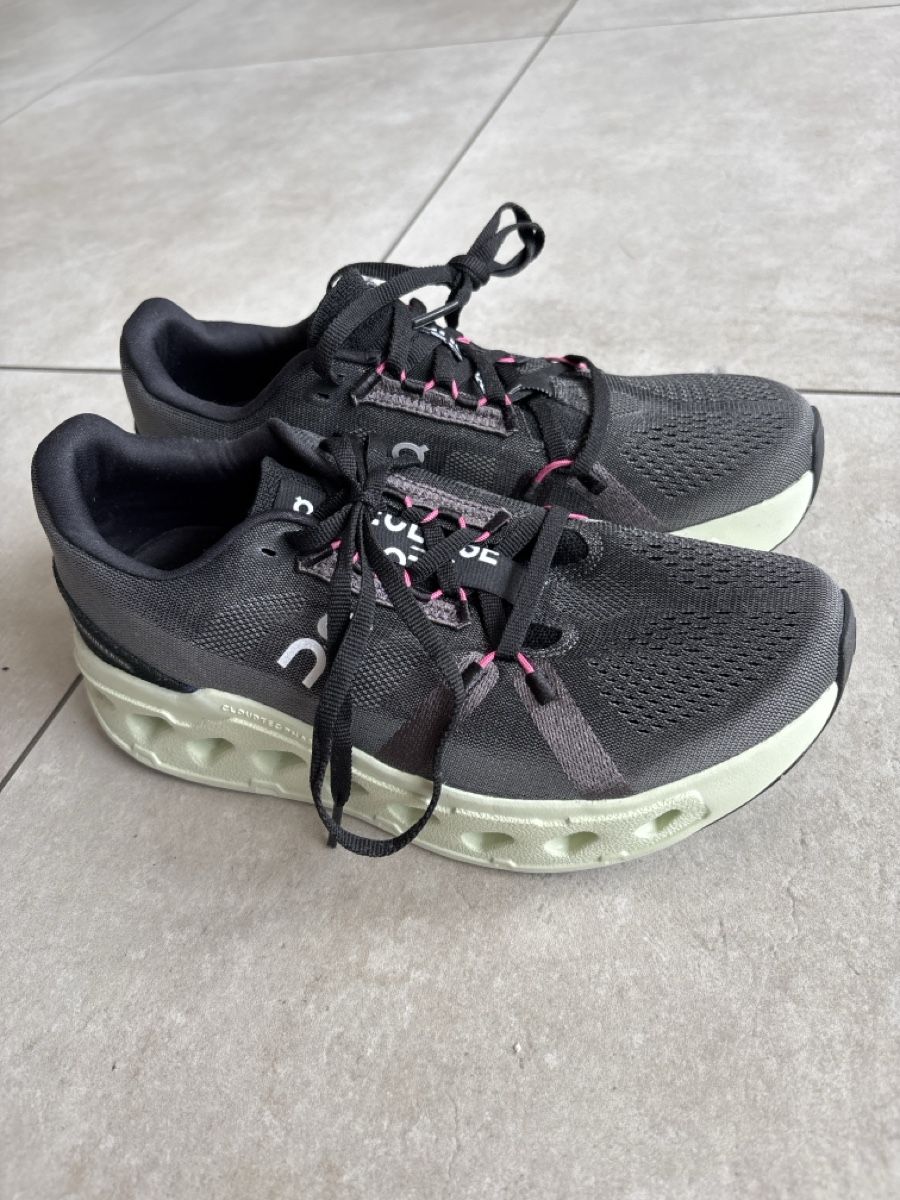 On Scarpe da uomo: Scarpe da corsa On Cloud Eclipse, taglia 40, ottime! – Nuovo (secondo la descrizione) da Tenero venduto da ros_z77m