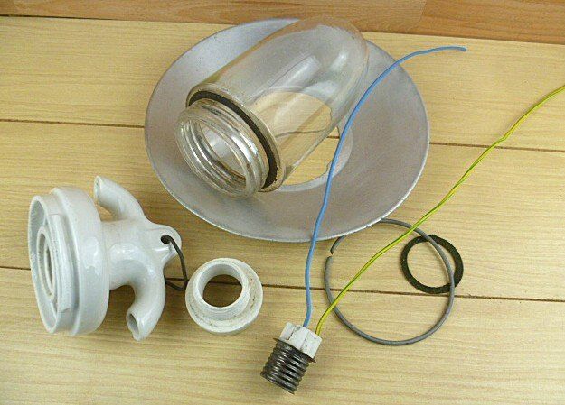 Lampade: Hof-, Stall-, Keller-, Zimmerlampe – Usato da Effretikon venduto da Heimstudio 4