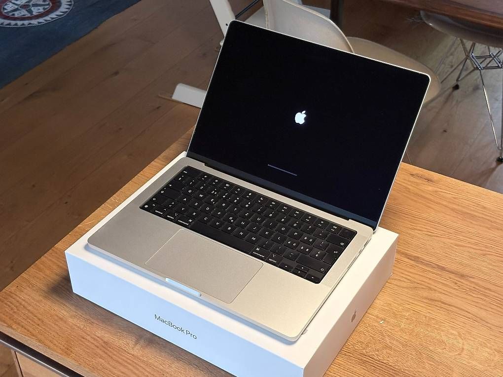 Notebook: Apple 14" MacBook Pro  Silber, M4, 32GB, 1TB SSD – Usato da Bern venduto da Kmm
