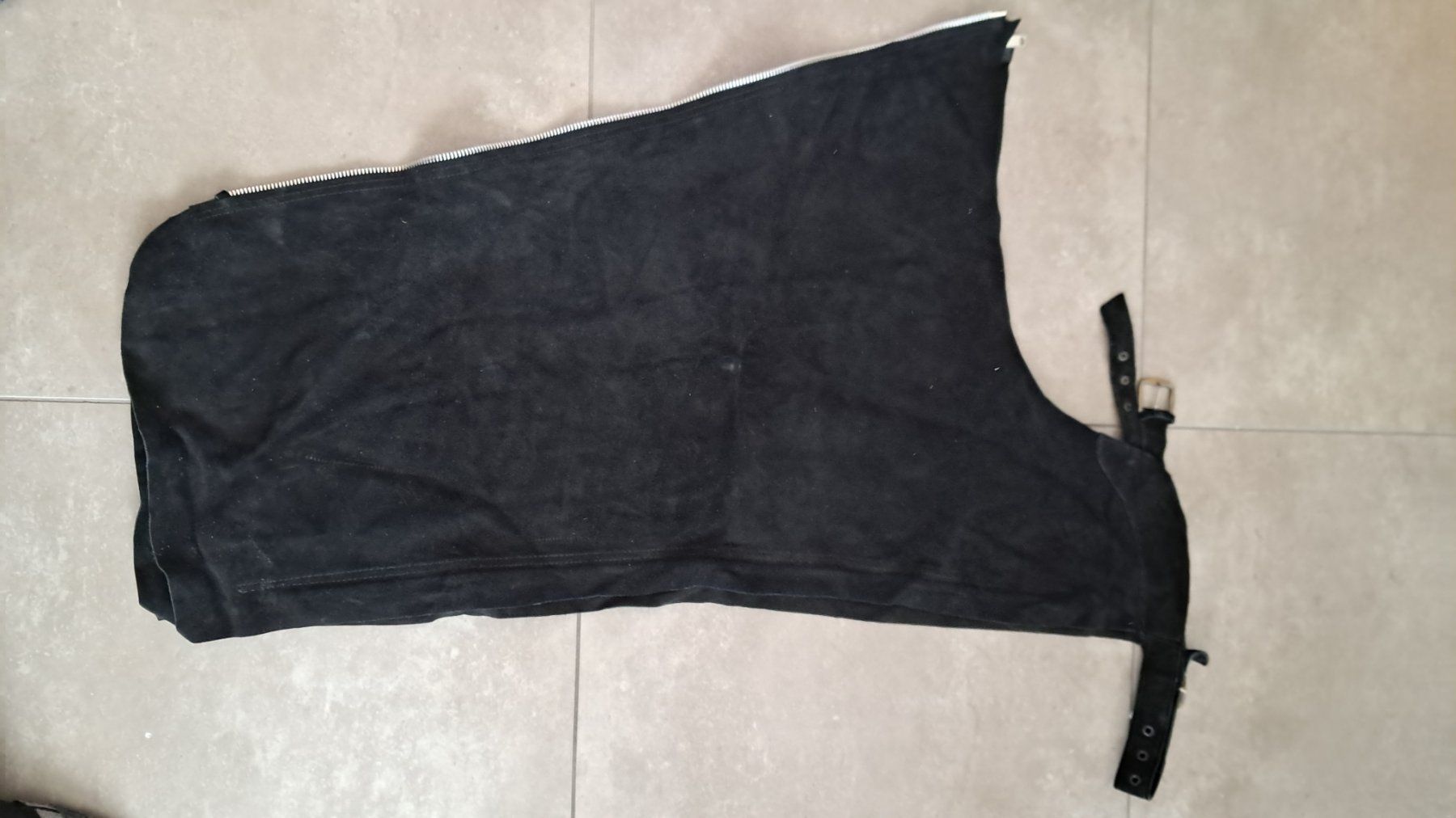 Pantaloni: Schwarze Lederchaps, Top Zustand, Grösse M – Nuovo (secondo la descrizione) da Uster venduto da Paeti7 1