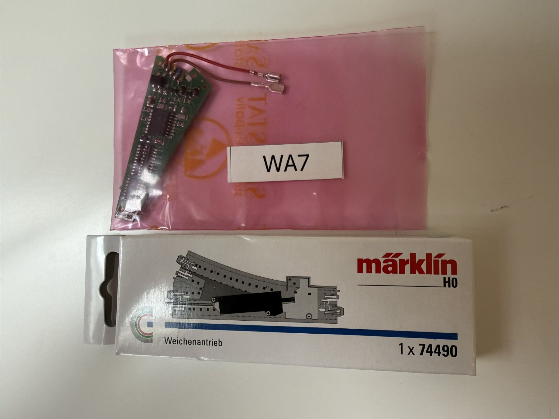 Märklin Modellini di ferrovie: Märklin Weichenantrieb 74490 mit Digitaldecoder – Usato da Rottenschwil venduto da master007pc 1