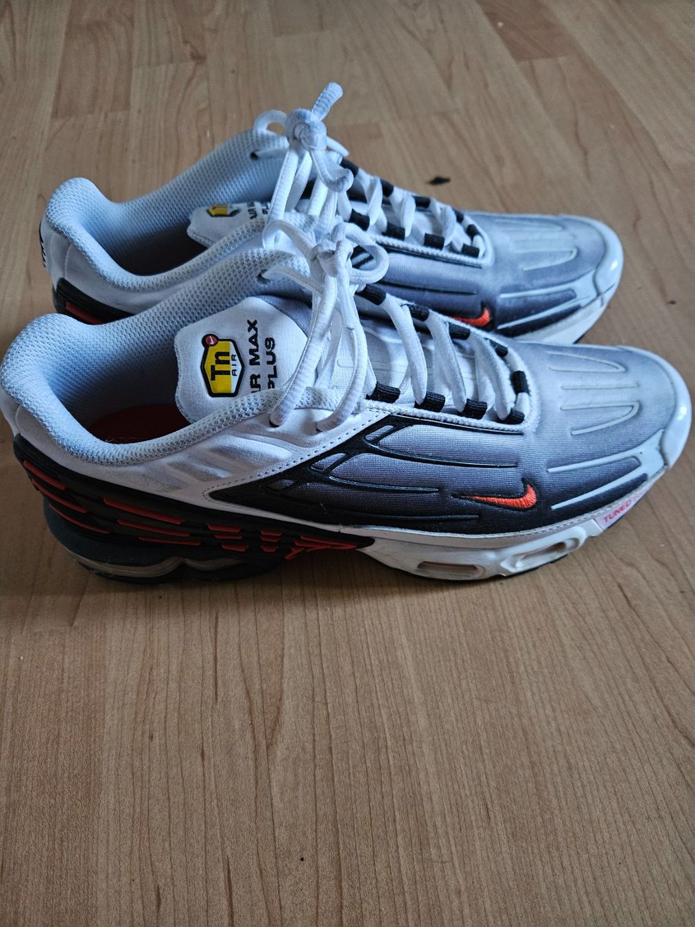 Nike Scarpe da uomo: Nike Air Max Plus TN Noir/Blanc/Rouge – Nuovo (secondo la descrizione) da Ferpicloz venduto da Olivier_Jut 1