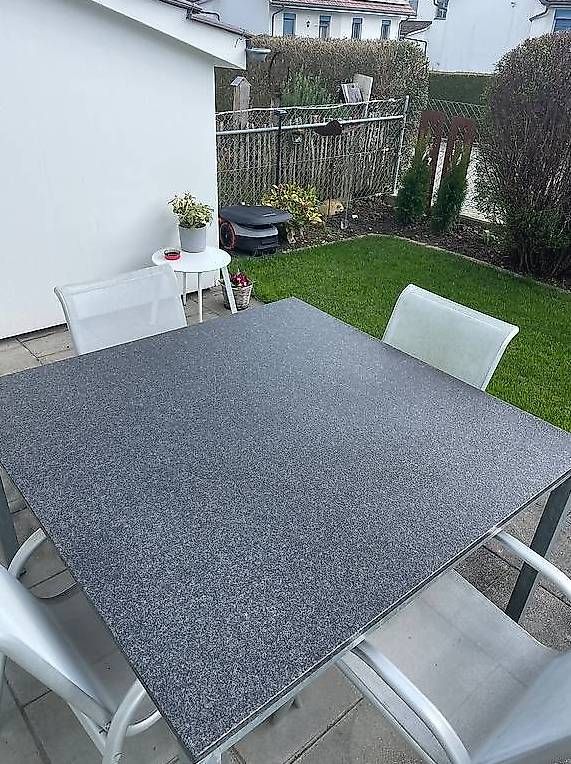 Tavoli: Schöner quadratischer Granit-Tisch – Usato da Zürich venduto da fisisb 1