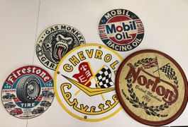 Diverse Vintage Blechschilder: Norton, Mobil, Firestone, Che