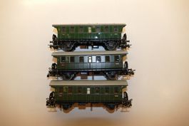 Märklin H0: 3xPersonenwagen mit Plattformen