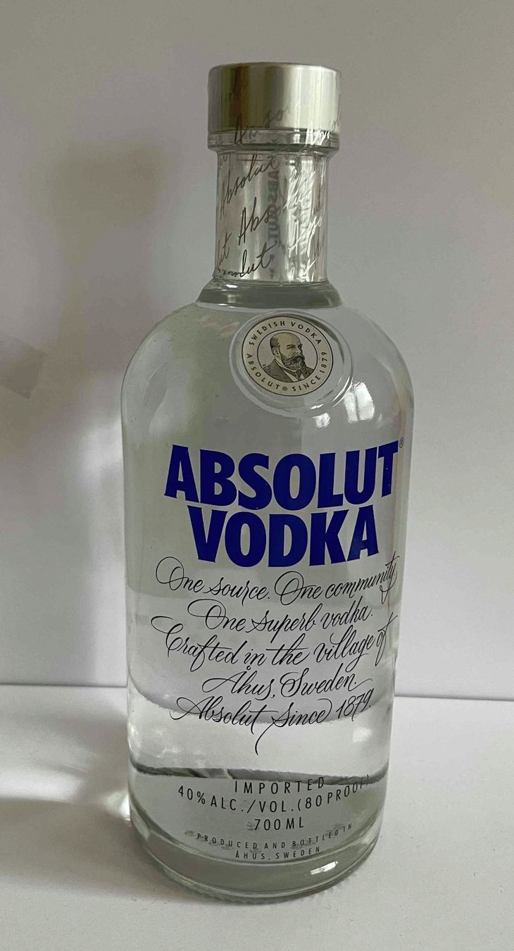 Absolut Vodka Bevande alcoliche: Absolut Vodka 70 cl – Nuovo e nell'imballaggio originale da Zürich venduto da Hahaha