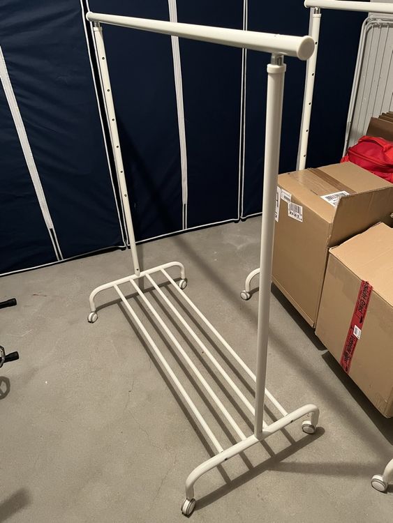 Ikea Kleiderständer auf Rollen Acheter sur Ricardo