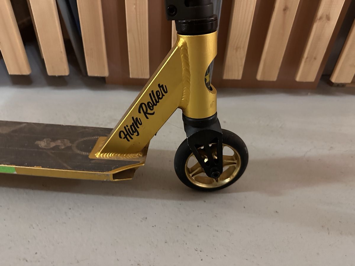 Kickboard: Story High Roller gebraucht – Usato da Luzern venduto da cam_f7qx 1