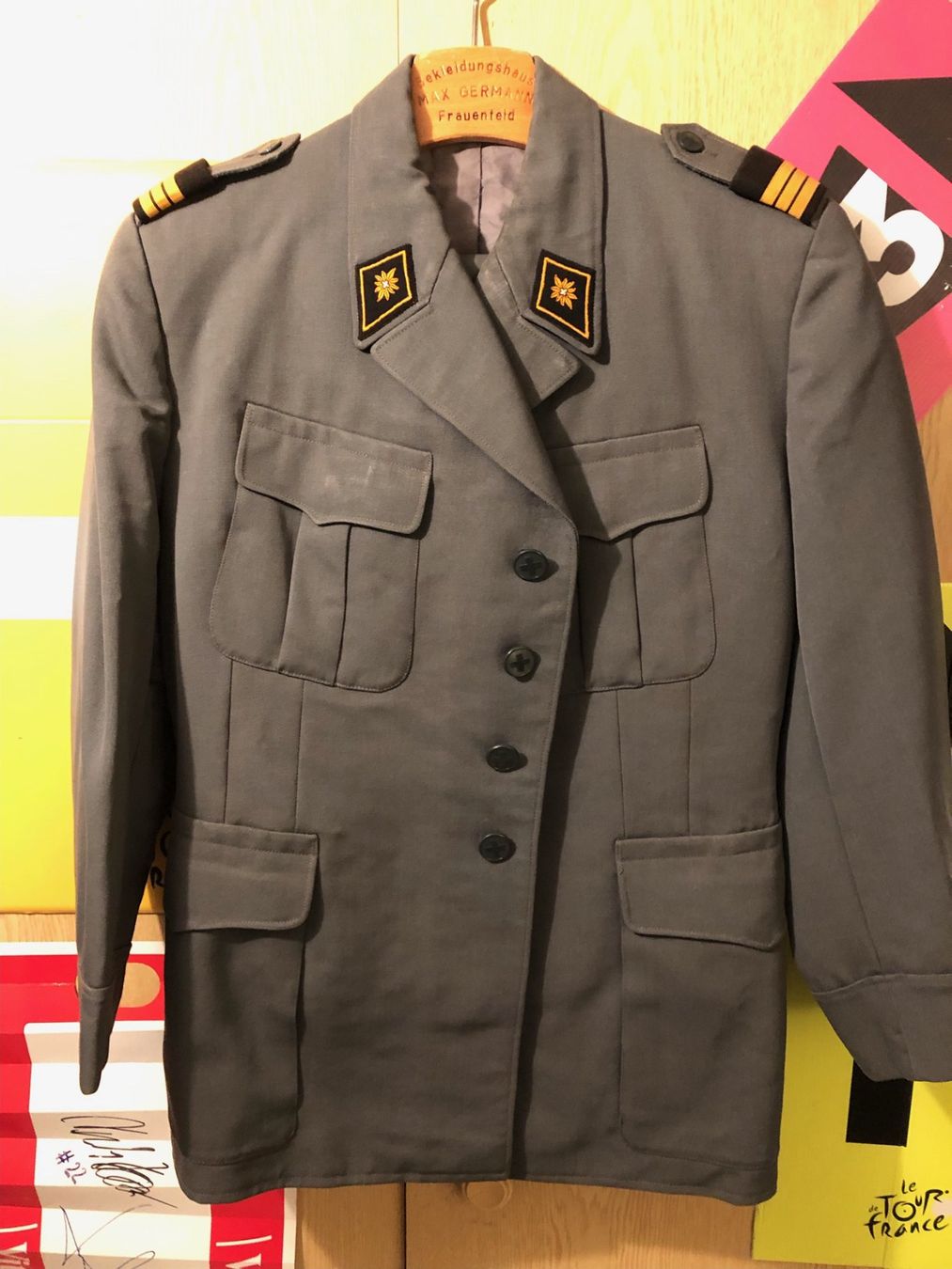 Schweizer Armee Uniformi: Militär Uniform Oberst im Generalstab – Usato da Gümmenen venduto da Ug6