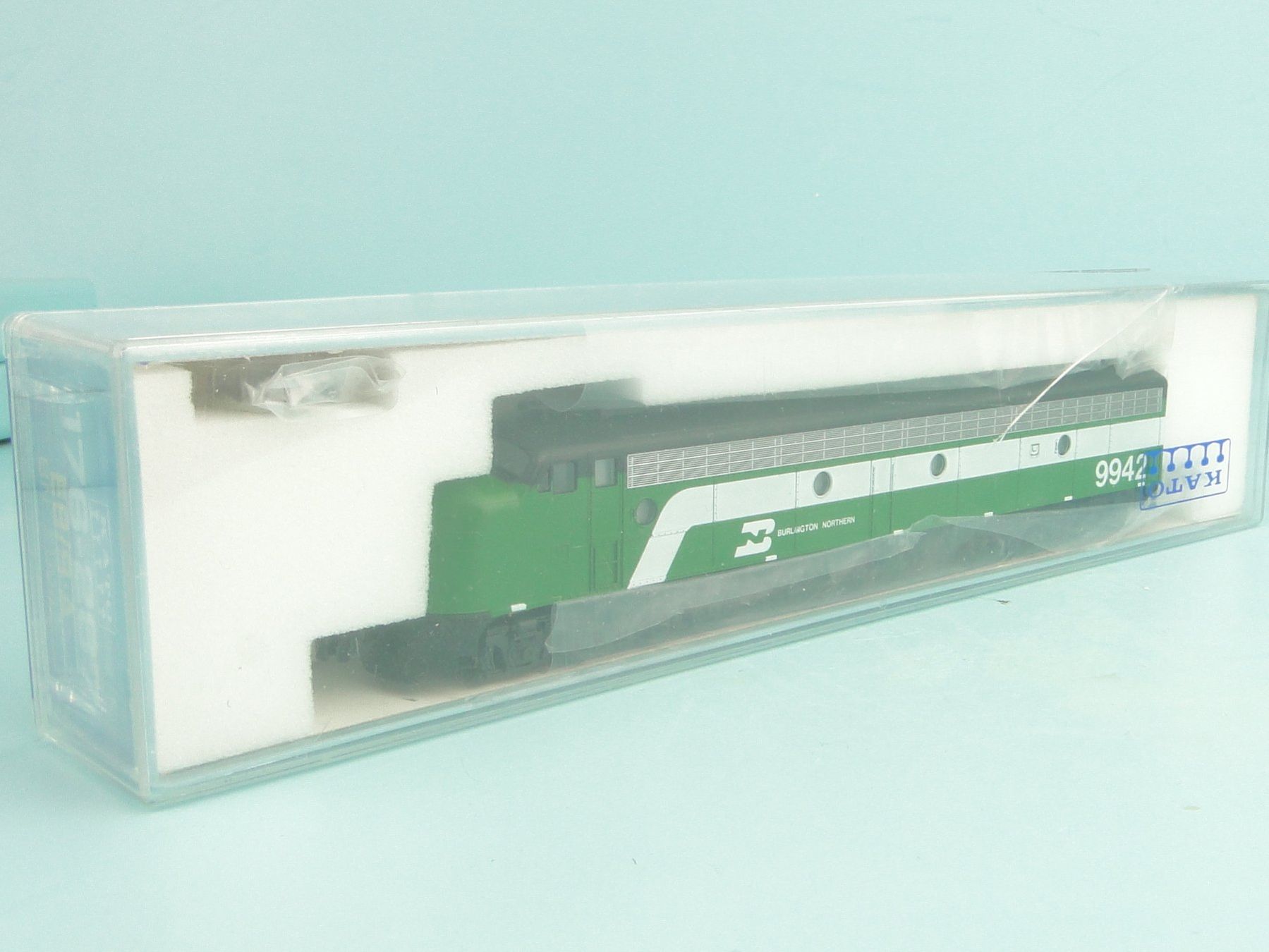 Kato Modelleisenbahnen: Kato Spur N 176-267 E 8/9 A Burlington – Gebraucht aus Bülach von cann11 3