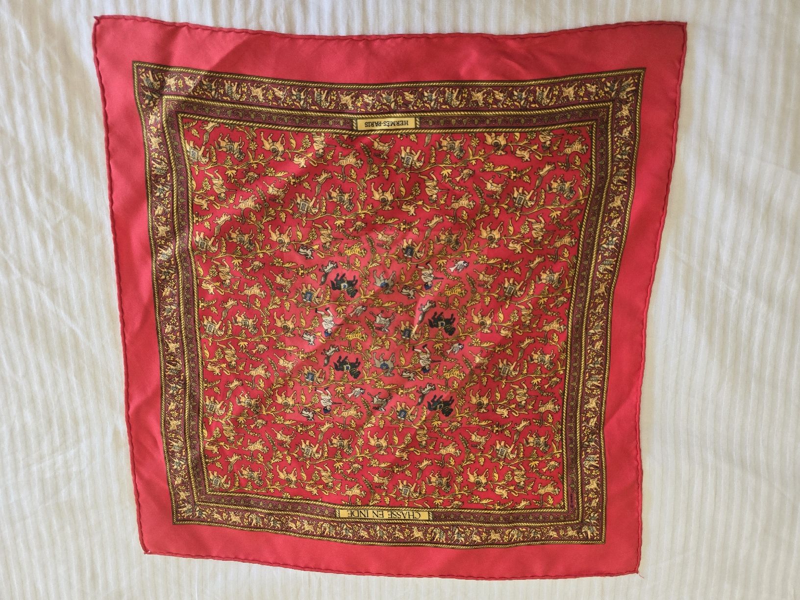 Hermès Foulards & écharpes: echtes Hermes Foulard aus Seide – Neuf (Voir description) à Zollikon par cae_szy7