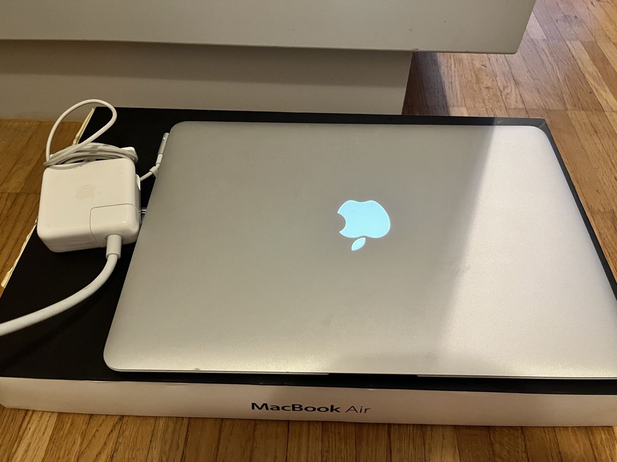 Apple Portables: MacBook Air 13.3" – Défectueux à Zug par IndiQueen 3
