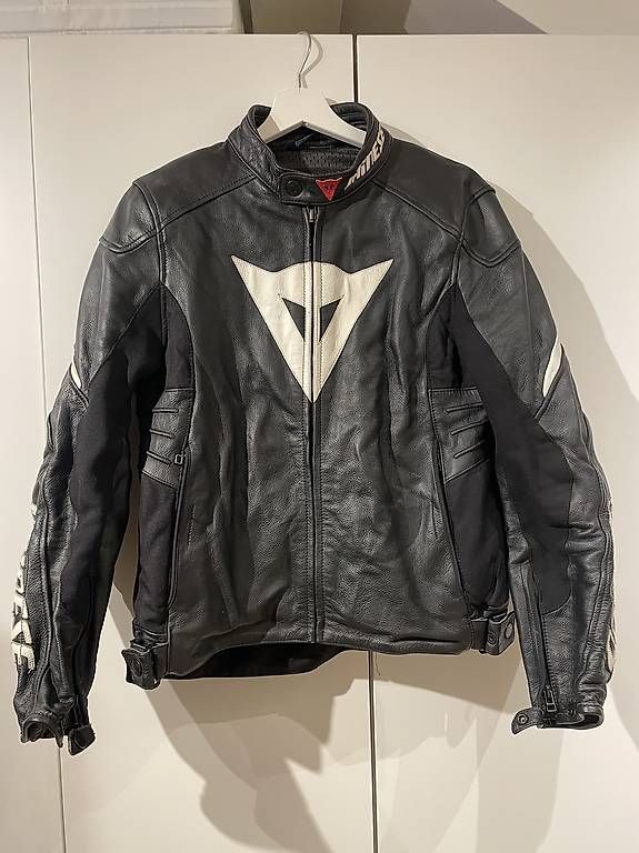 Dainese Giacche: Dainese Lederkombi 2 Teilig Grösse 50 – Usato da zürich venduto da Gersti