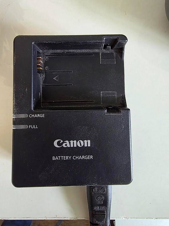 Canon Kamera: Canon EOS 700D – Gebraucht aus Rothenthurm von flu_5rdc 3