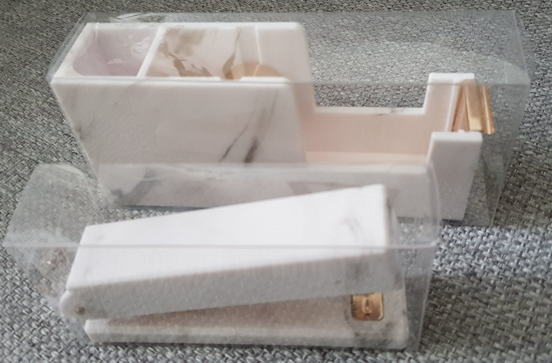 Tutti gli attrezzi: Heftklammergerät + Klebebandabroller Marmor-Rosegold-Optik – Nuovo e nell'imballaggio originale da Jona venduto da VivianPatrick 2