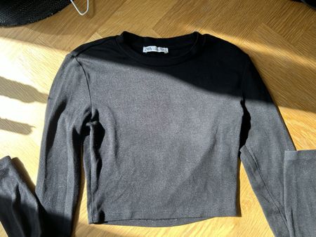 Long sleeve crop top
