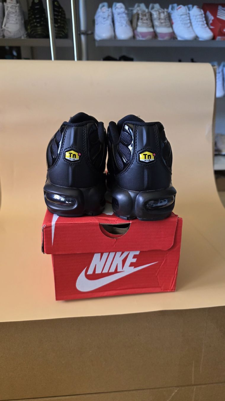 Nike Scarpe da uomo: Orginal Nike Air Max Plus TN Gr. 42.5 Schwarz  – Nuovo e nell'imballaggio originale da Nürensdorf venduto da mob_v52r 2