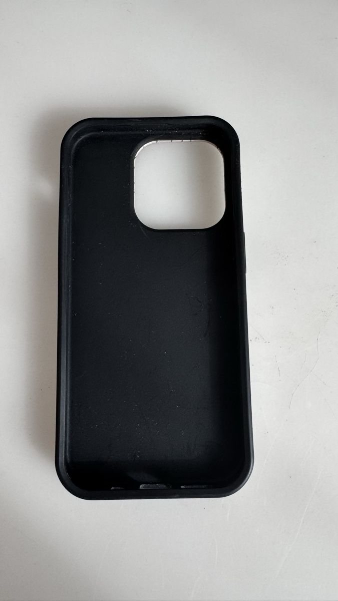 Cover & Protezioni schermo: Burga Hülle IPhone 15 Pro – Usato da Wattwil venduto da chi_11o 1