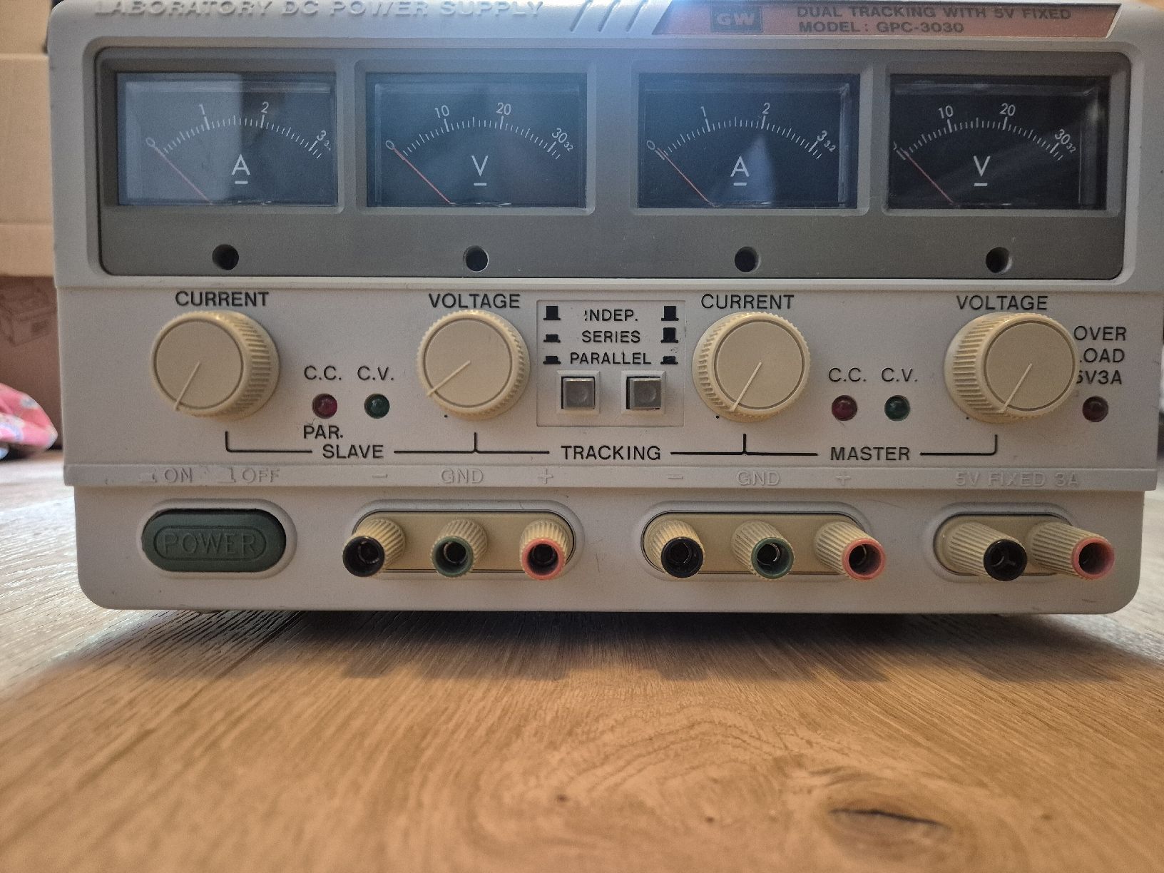 Elektrotechnik: Labornetzgerät, GWINSTEK GPC-3030, 2 Kanal, 5V Fixed – Gebraucht aus Humlikon von xen_p28s 1