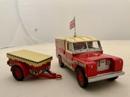 LAND ROVER UND ANHÄNGER in 1:43 von CORGI