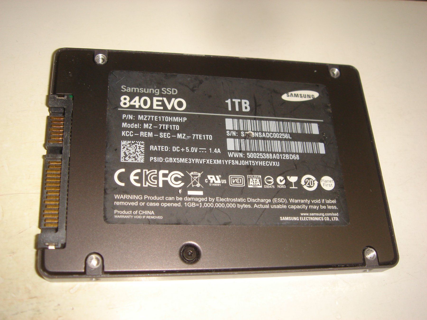 Samsung Disques durs: 1TB ssd. Samsung. Details siehe Bildern. – D'occasion à St. Gallen par pc-sg