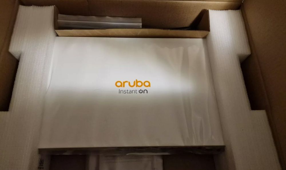 Hewlett Packard Hubs & Switches: Aruba Instant On 1830 24G 12p PoE 195W JL813A – Neu und originalverpackt aus Matran von bcnet_ch