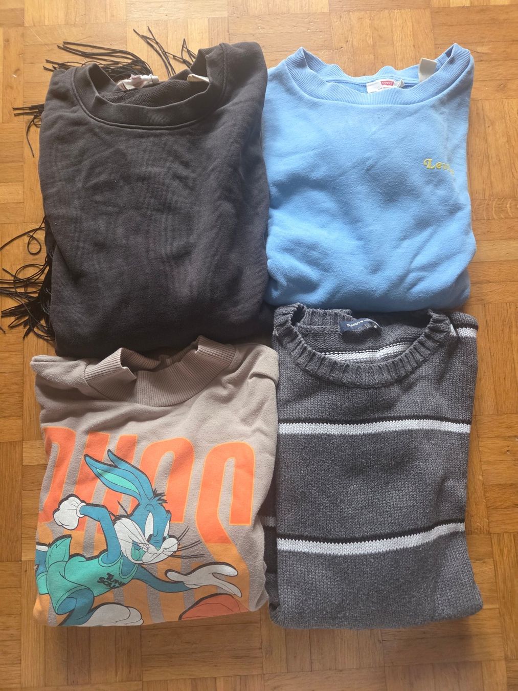Pulls & Sweat-shirts: 4 Pullover Gr. S, 2x Levi's – D'occasion à Basel par grandfamily
