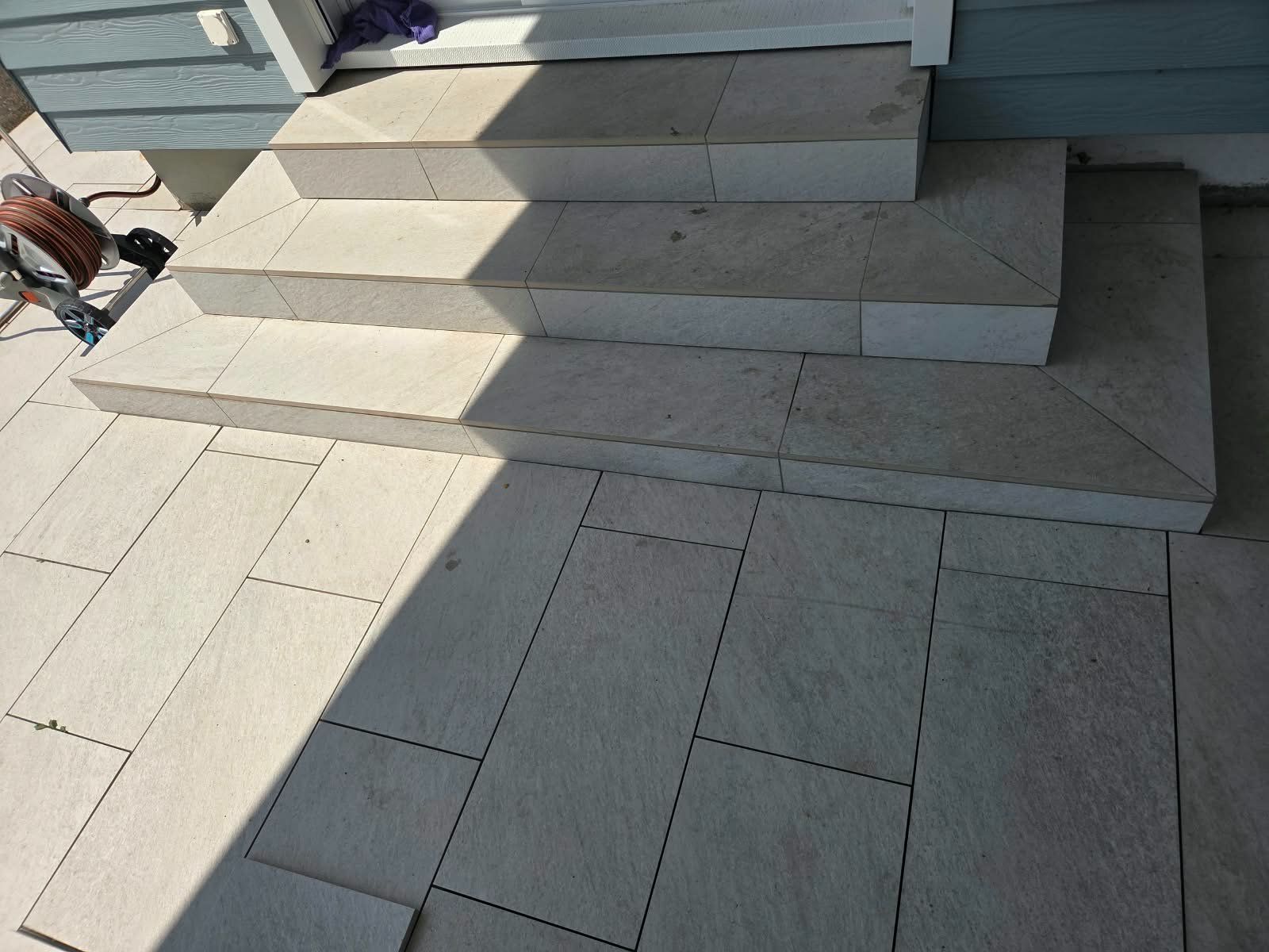 Rivestimenti per pavimenti: Terrassenplatten 27m2 Feinsteinzeugplatten 40/80 cm – Usato da Einsiedeln venduto da Svenkurt 7