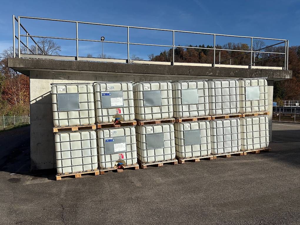 Abreuvoirs & Auges: IBC Tank 1000 Liter – D'occasion à Bronschhofen par Ated