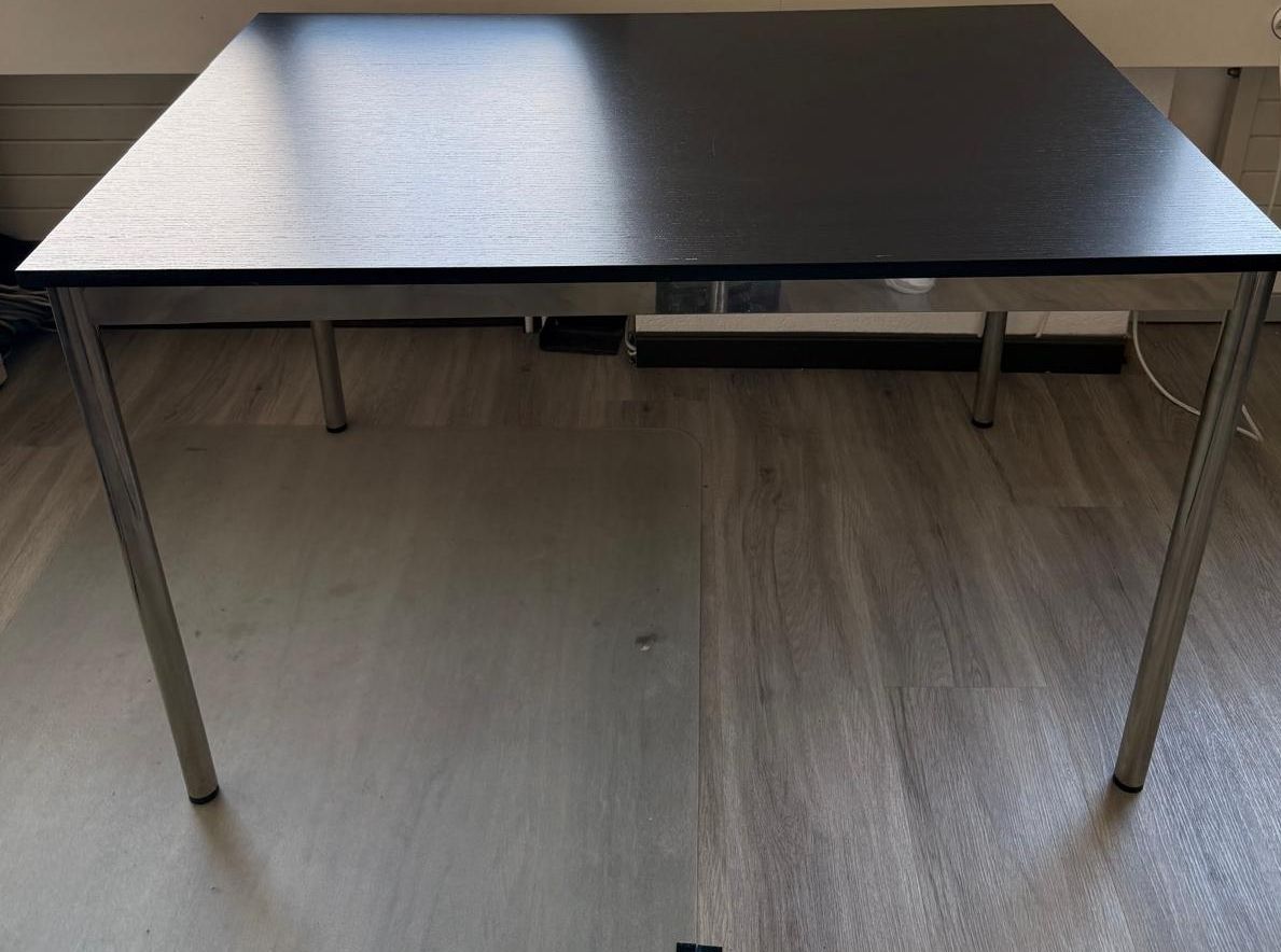 Schreibtische: Schwarzer Bürotisch Office World 120x80x75cm – Gebraucht aus Zug von kashtos