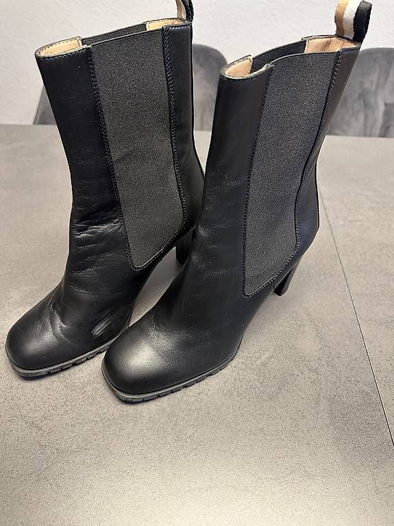 Scarpe da donna: HUGO BOSS Stiefeletten Gr. 40 neu – Usato da Dübendorf venduto da mar_mv6p