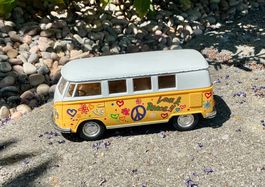 ÄLTERER VW BUS