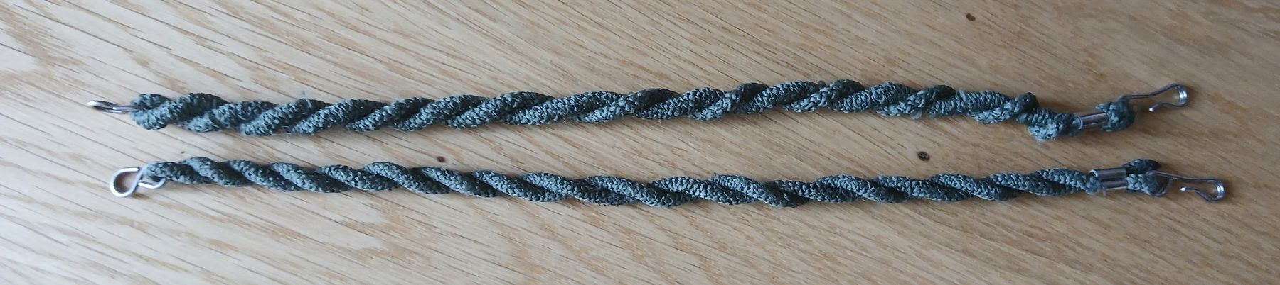 Schweizer Armee Uniformen: 2 élastiques de jambes - Armée Suisse  – Gebraucht aus Sciernes-d'Albeuve von Dojo004