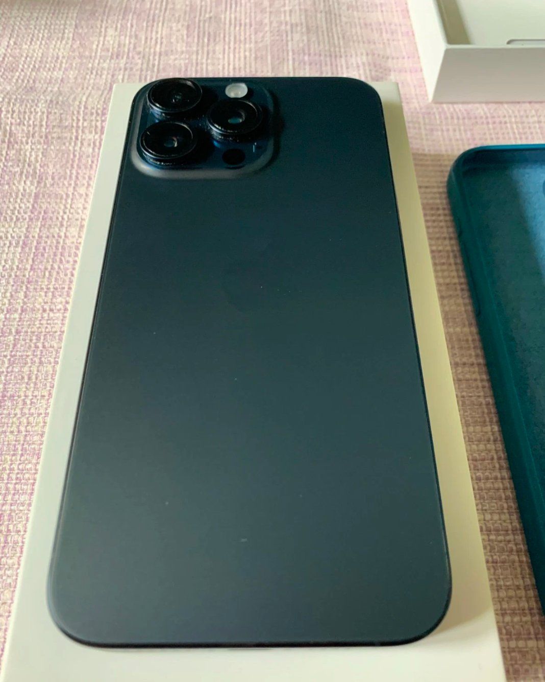 Apple Telefoni cellulari / Smartphones: iPhone 15 Pro Max (256GB) Akku 89% – Usato da Luzern venduto da Waince786