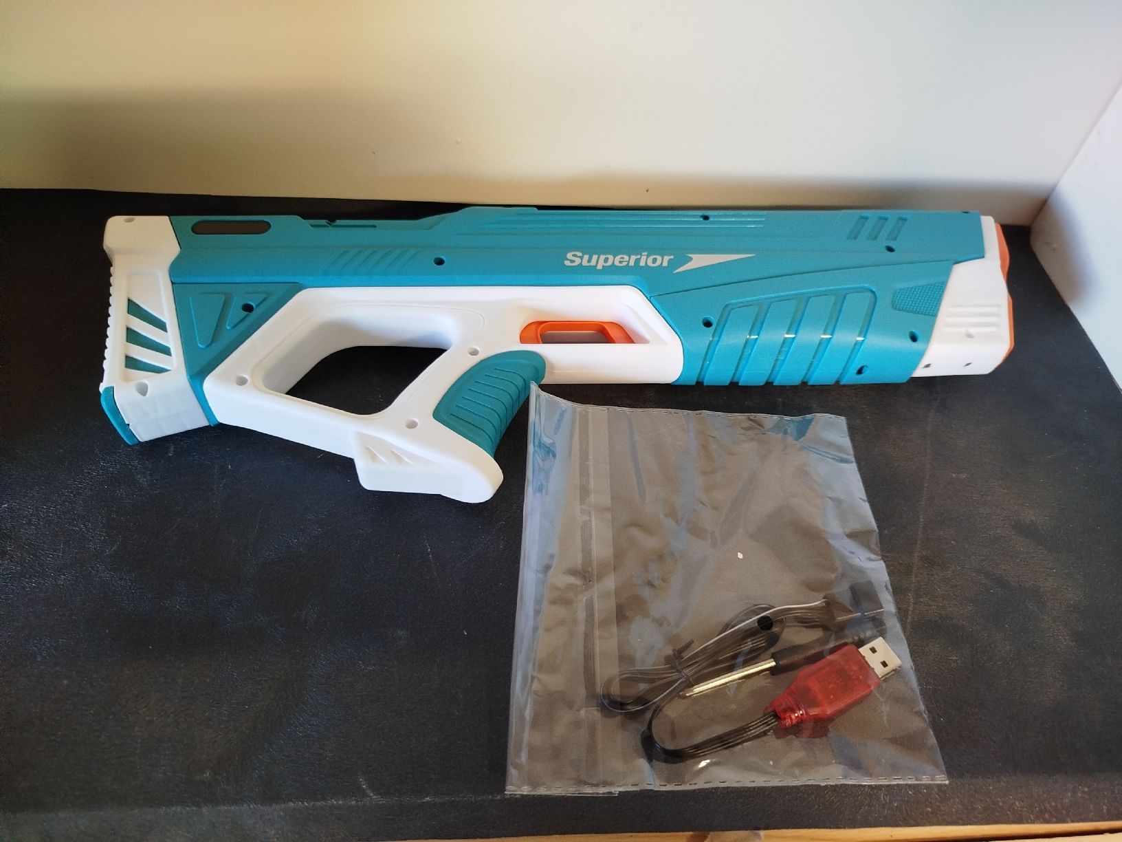 Giocattoli: Pistolet à eau électrique Superior bleu et blanc  Neuf  – Nuovo (secondo la descrizione) da Neuchâtel venduto da lyd_67kk 1