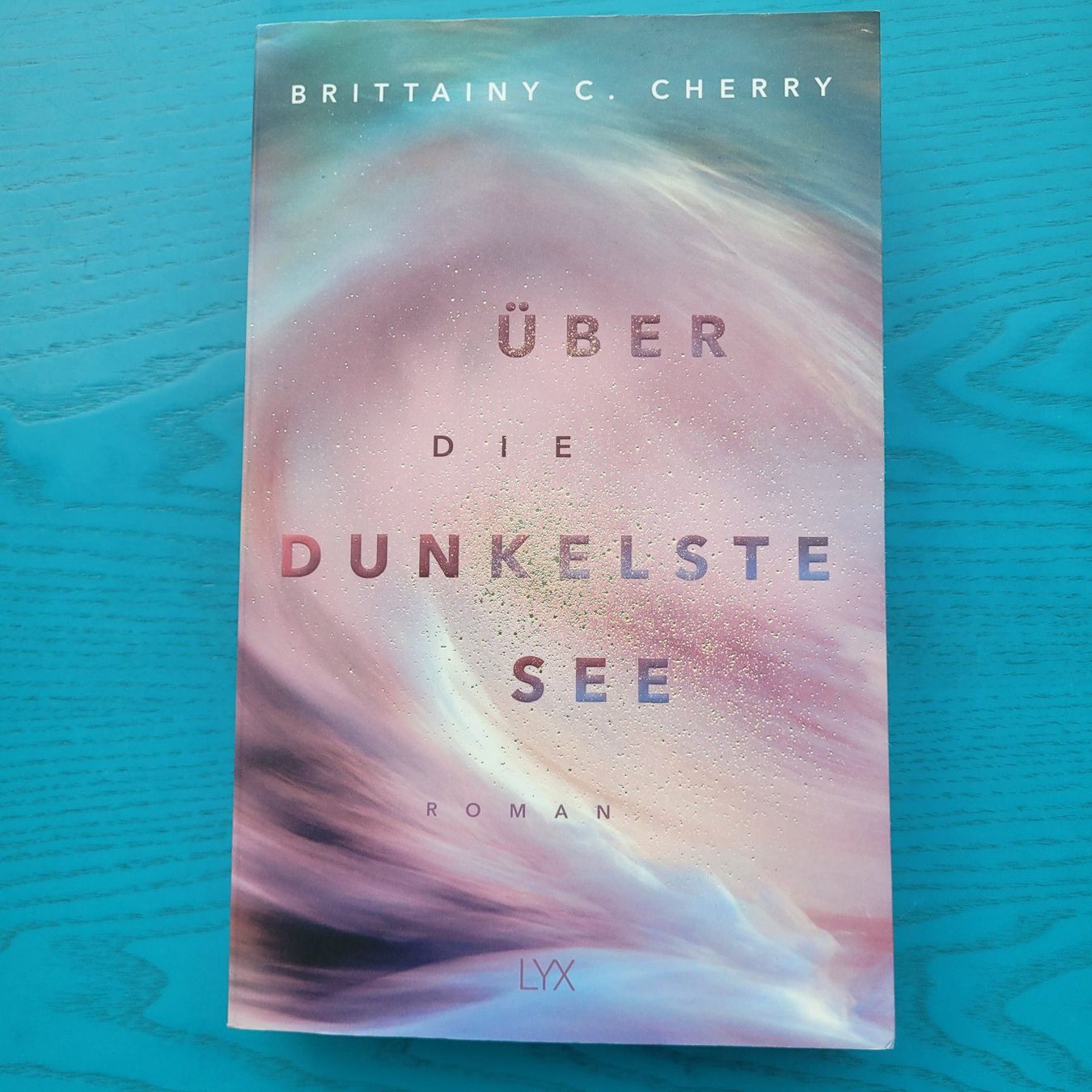Libri: Brittainy C. Cherry- Über die dunkelste See – Nuovo (secondo la descrizione) da SCHÜBELBACH venduto da CoKaHa