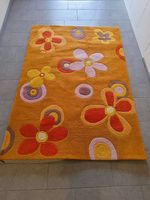 Oranger Teppich mit Blumen 140x200cm
