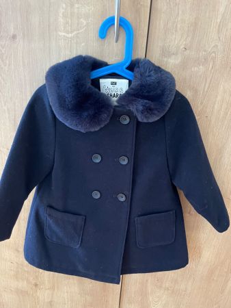Wunderschöner marineblauer Mantel mit Pelzbesatz, perfekter