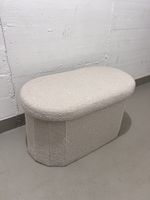 Grosser Hocker mit Stauraum