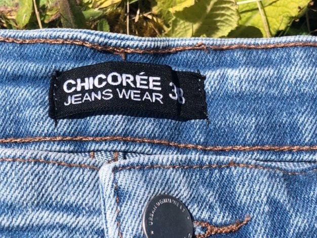 Gonne: Lässige Jeansrock midi mit Schlitz – Usato da Wädenswil venduto da Pixie_ 2