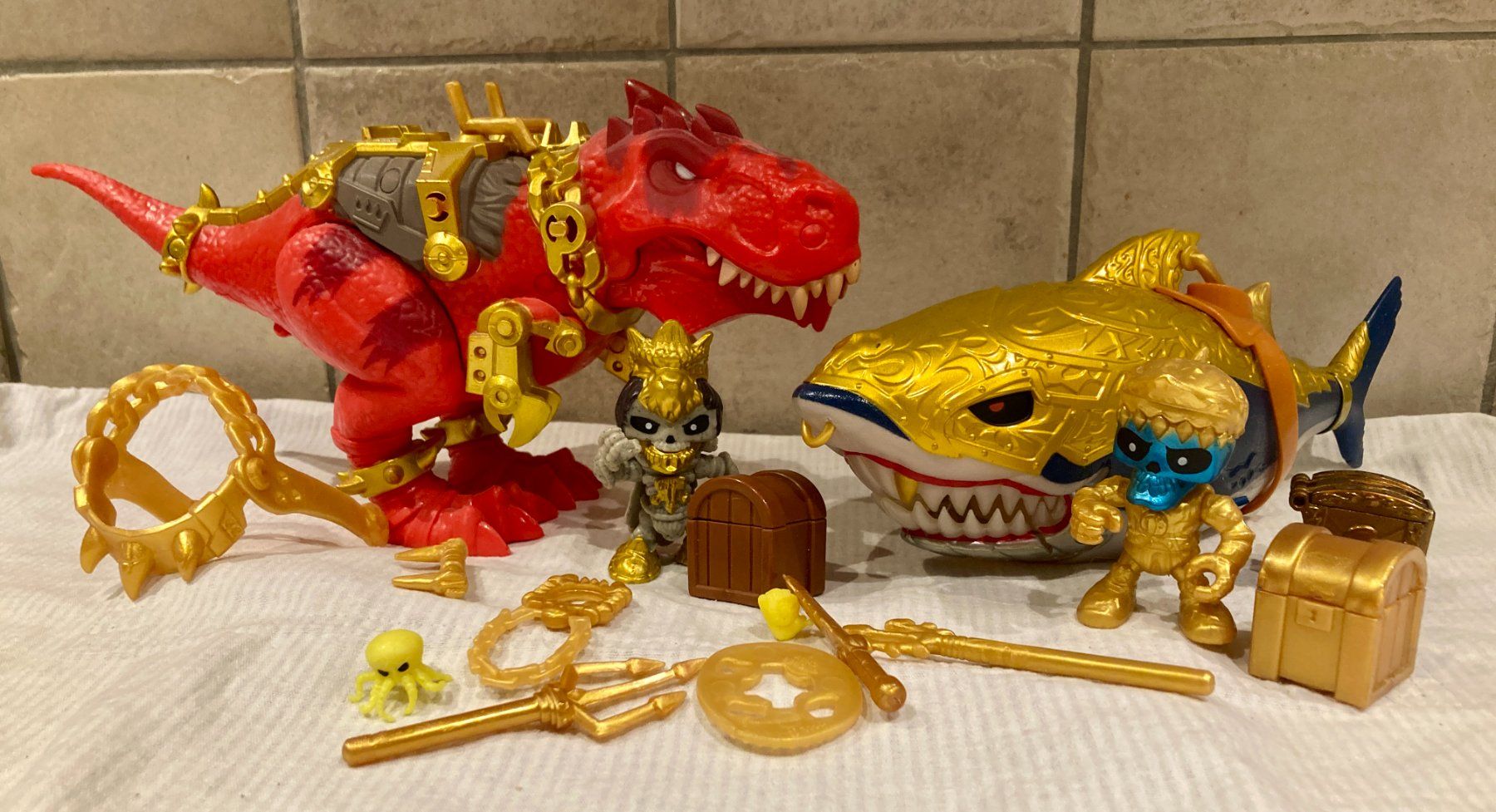 Giocattoli: Treasure X King's Dinosaur Gold & Sunken Gold Shark's – Usato da Saas-Grund venduto da rau_tn8j 2