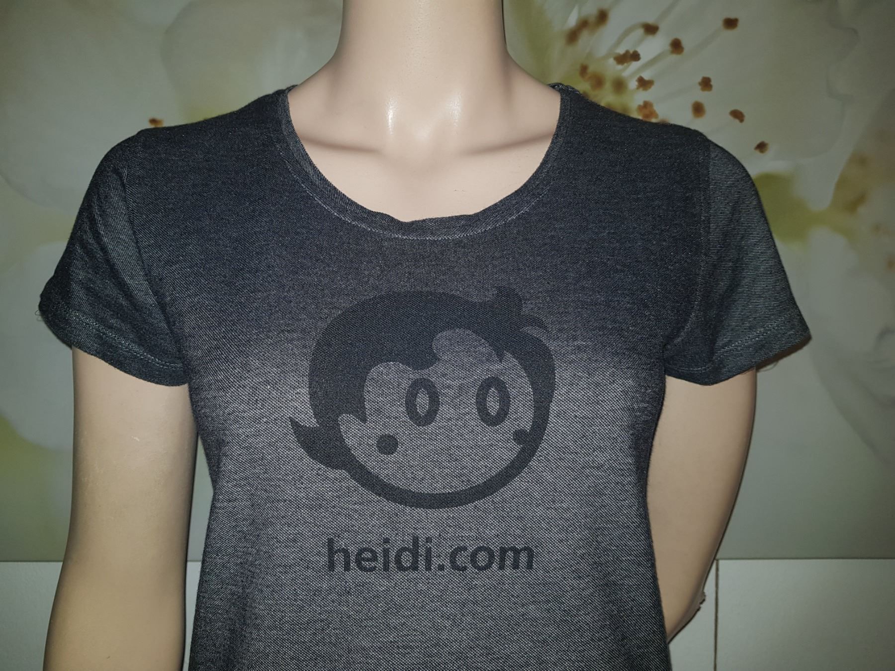 T-Shirts: T-shirt HEDI.COM    Taille/Grosse M – Gebraucht aus Cossonay-ville von Super-Price-Quality 1