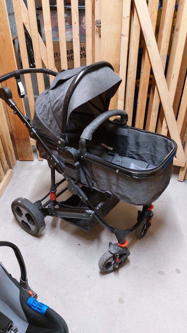 Kinderwagen: Kinderwagen mit Babyschale fürs Auto – Gebraucht aus St. Gallen von samfuel 1