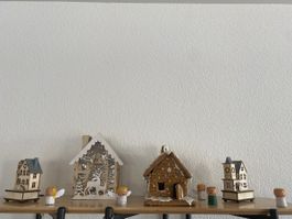 Holzdeko-Haus mit LED-Beleuchtung für die Weihnachtszeit!