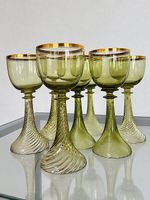 7 Vintage Römer-Weingläser - grünes Glas mit Goldrand