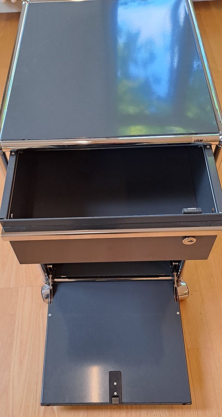 USM Cassettiere: Schöner USM Haller Rollcontainer in anthrazit – Usato da Winterthur venduto da altrade 2